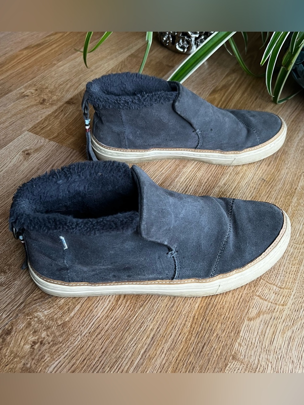 Toms Paxton Fur-trimmed Grey Suede Slip On Shoes Booties  
• Size 8.5